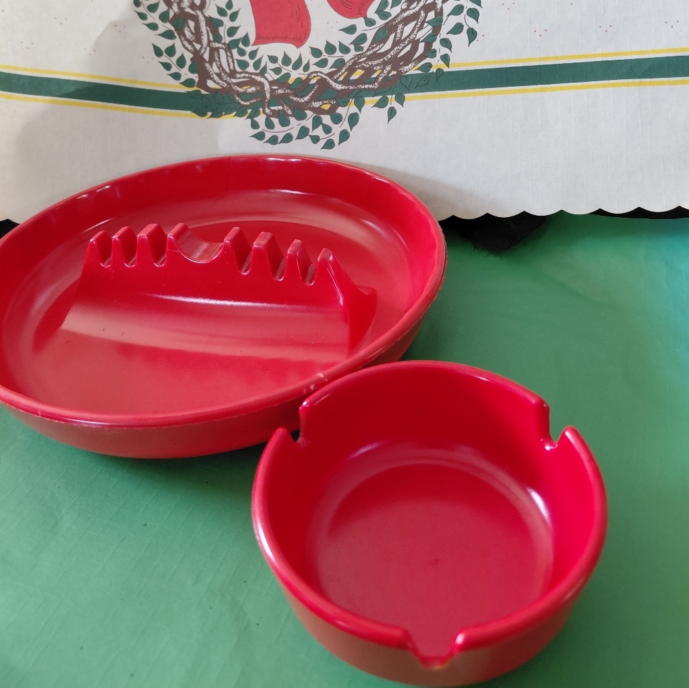 Vintage Red Plastic Plastic Ash Tray Set